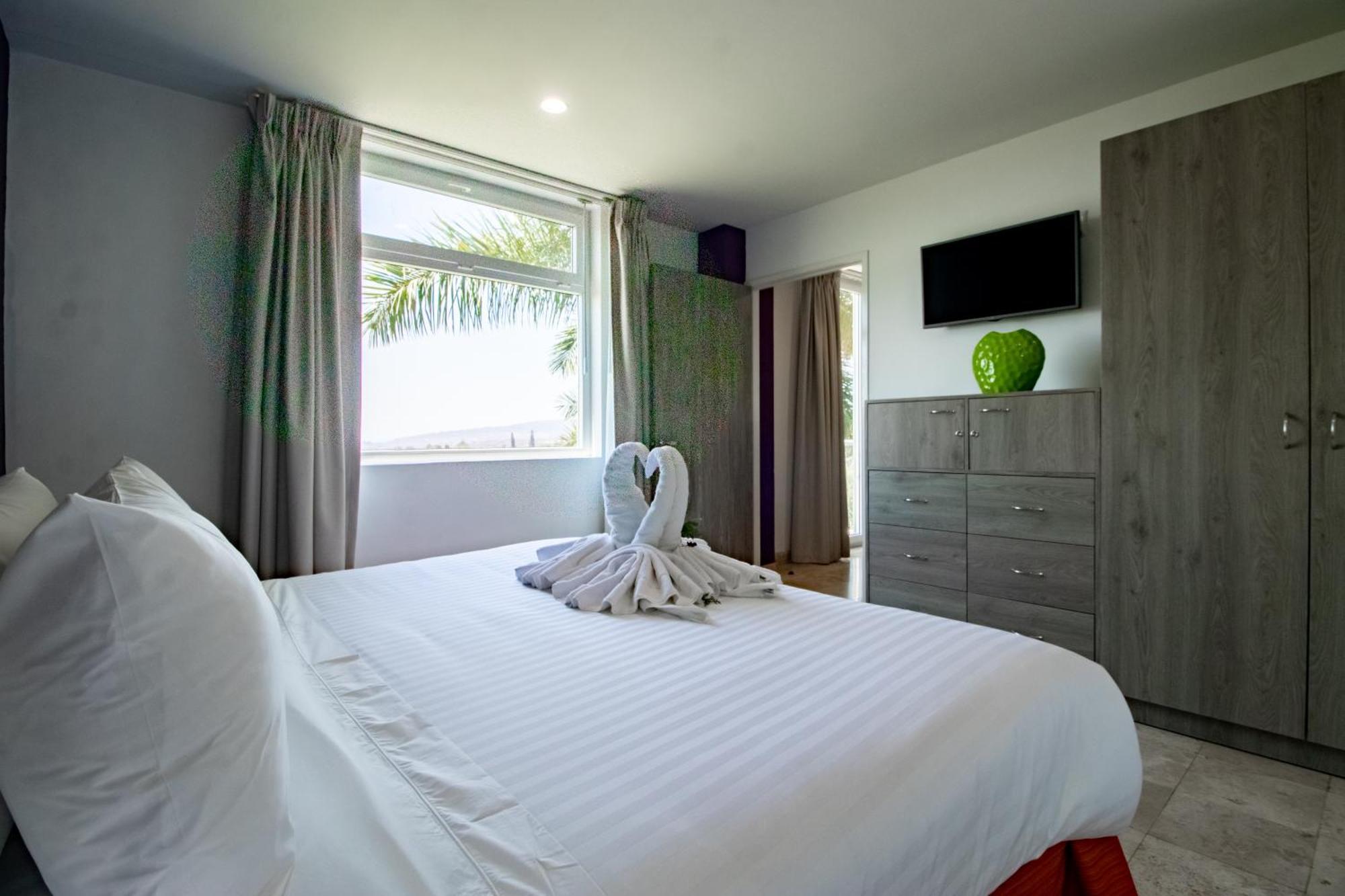 Memora Hotel & Villas Чапала Экстерьер фото